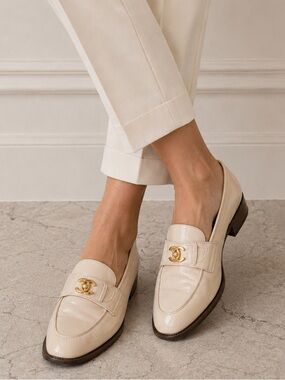 RARE CHANEL 24k Gold CC Turn Lock Logo Cream Patent Leather Loafers